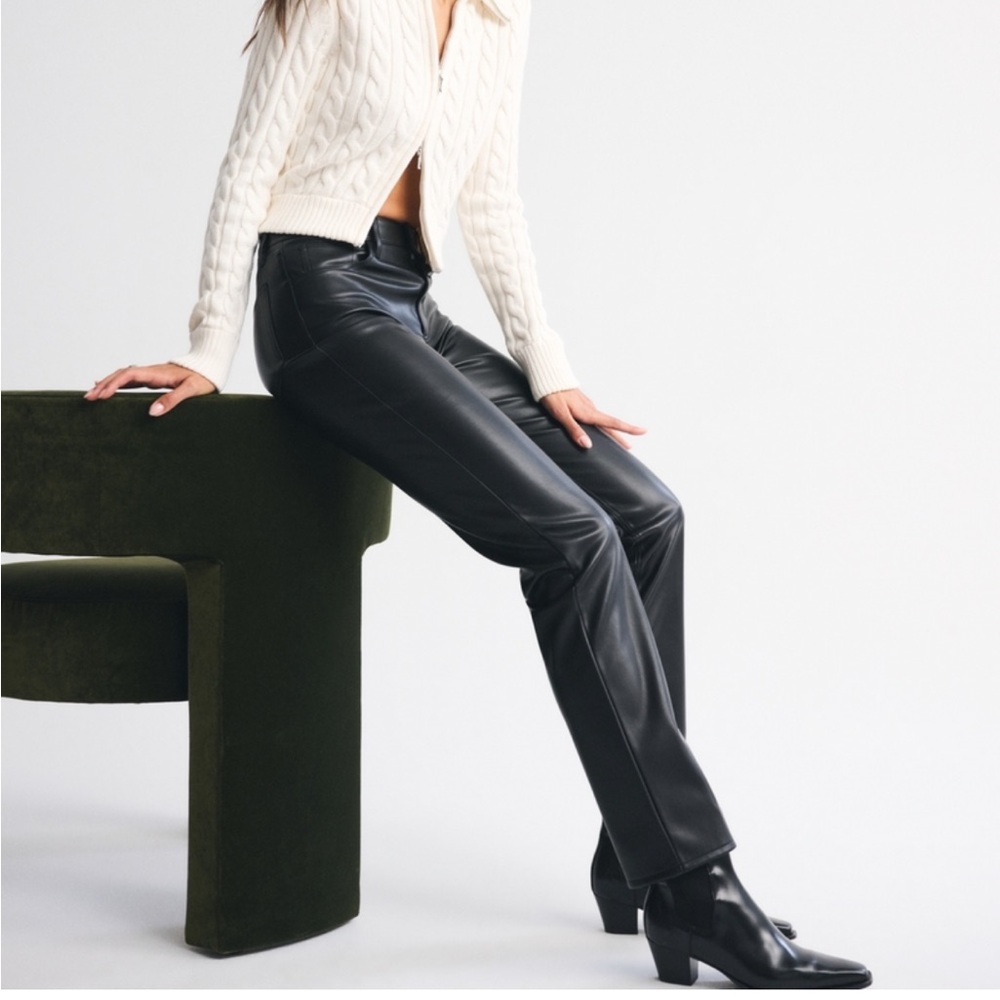 Abercrombie & Fitch Black 90s High Rise Vegan Leather Pants